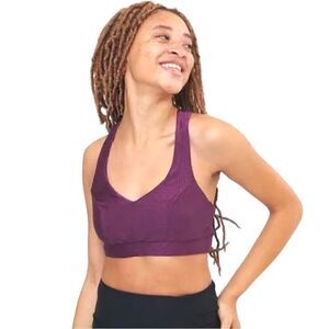 Lola Gets Classic Performance Bra Top - Sangria
Geo Pattern size Medium 💜